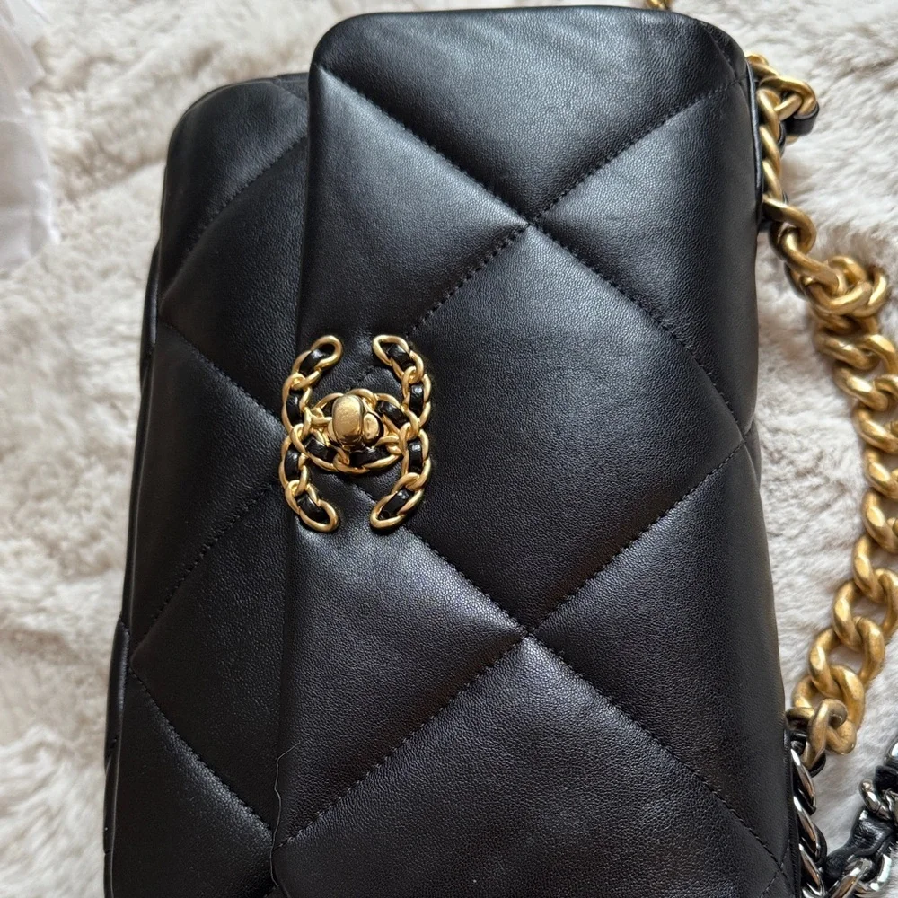 Chic Black Quilted Leather Bag - Picture 12 of 16